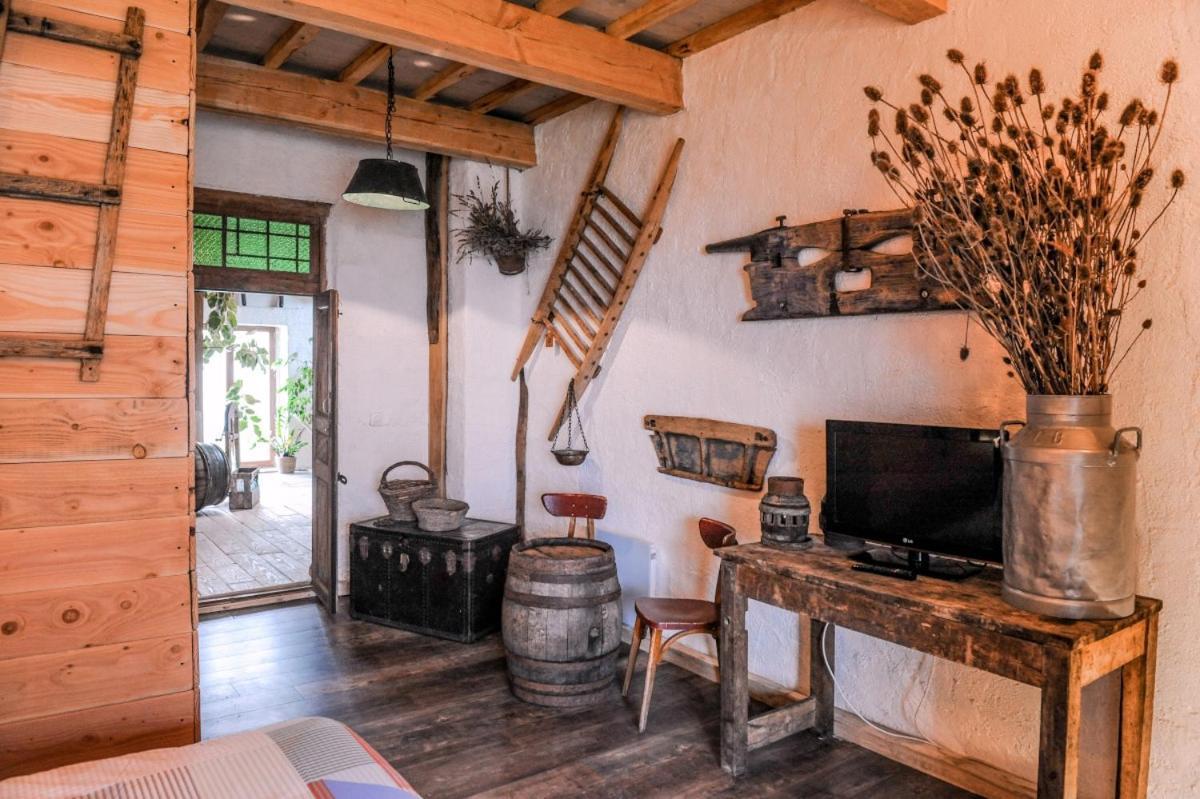 Hotel Le Moulin de Chamambard à Saint-Denis-les-Bourg Extérieur photo